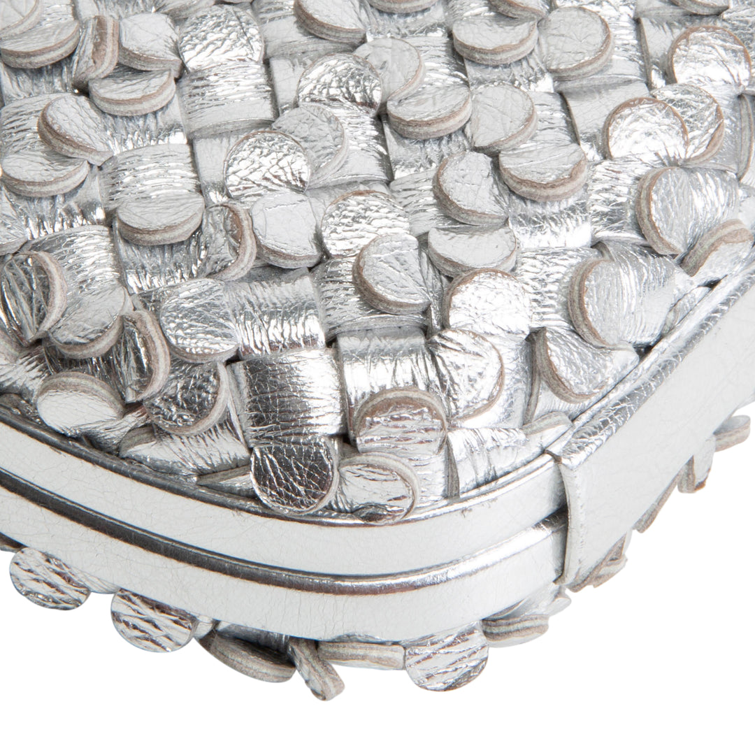 BOTTEGA VENETA Intrecciato Confetti Knot Clutch - Metallic Silver