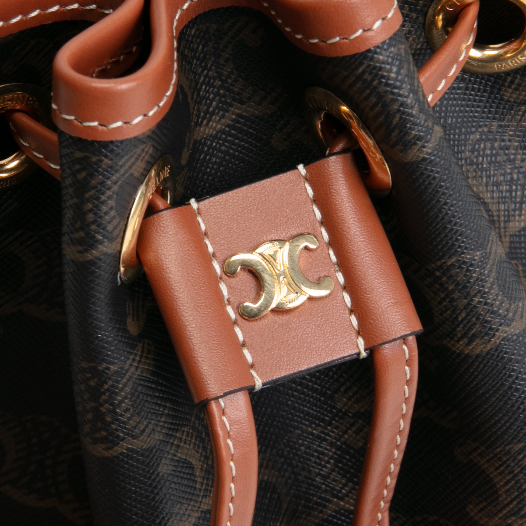 【VIP価格】CELINE CLARA TEEN LEATHER BUCKET BAG TEEN CLARA BAG IN SUPPLE GRAINED CALFSKIN - TAN | CELINE