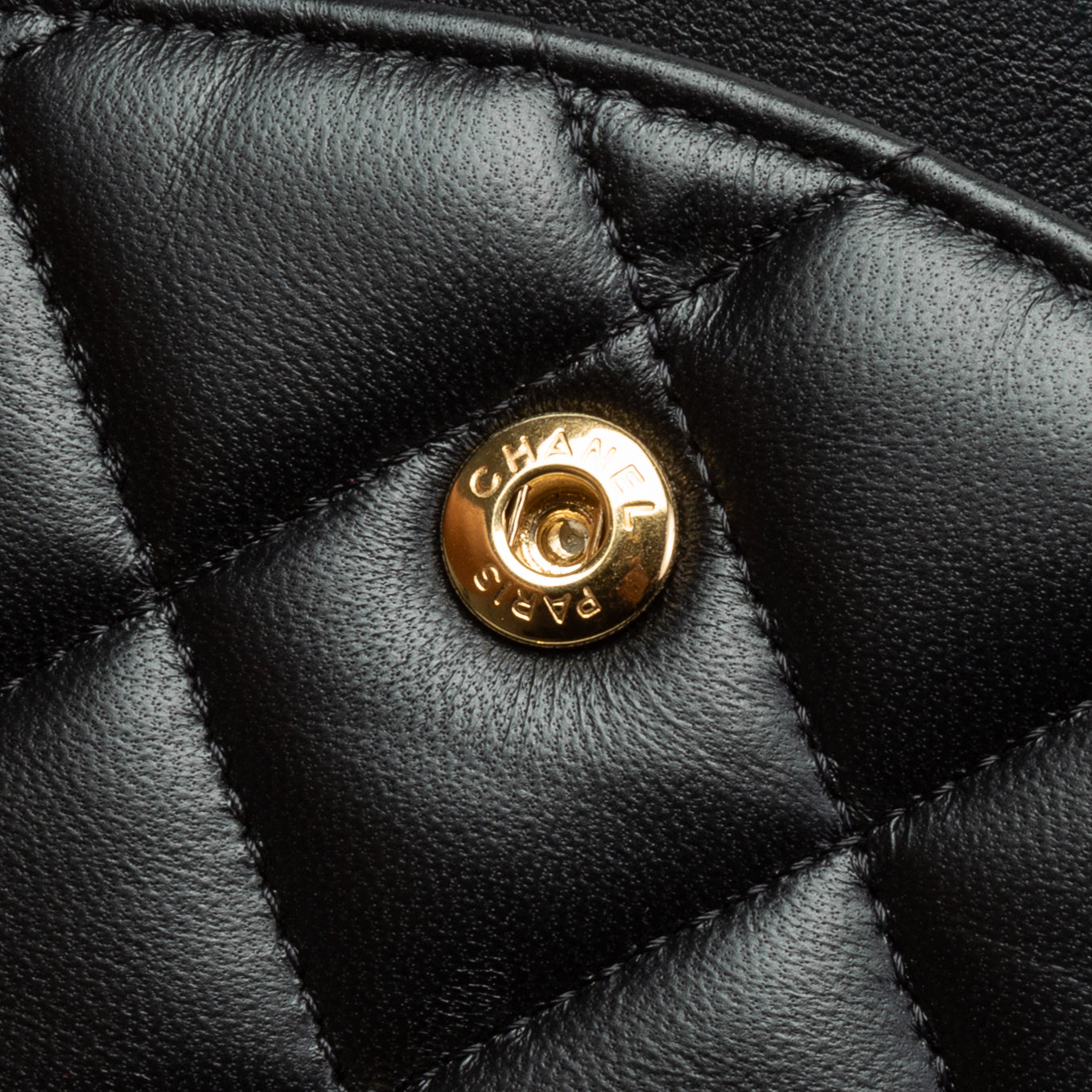 CHANEL Classic Lambskin Jumbo Double Flap - Black