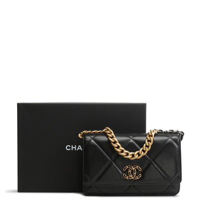 CHANEL 19 Wallet on Chain - Black