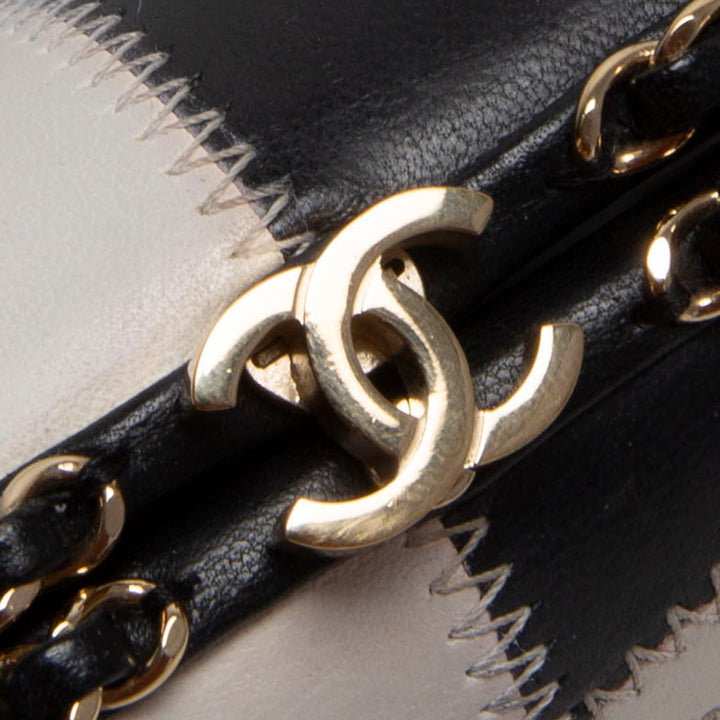 CHANEL Lambskin Logo Clutch On Chain - Black/White