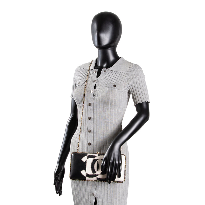 CHANEL Lambskin Logo Clutch On Chain - Black/White