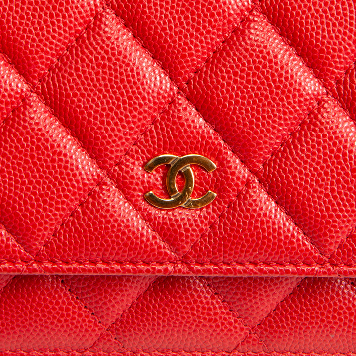CHANEL Caviar Classic Wallet On Chain - Red