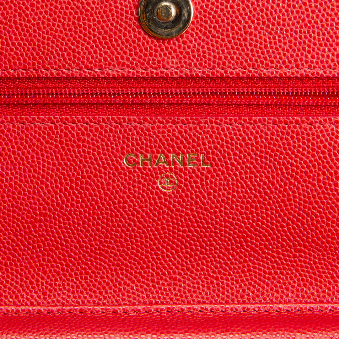CHANEL Caviar Classic Wallet On Chain - Red
