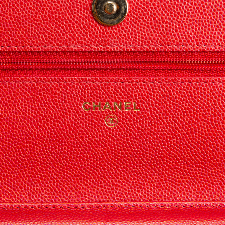 CHANEL Caviar Classic Wallet On Chain - Red