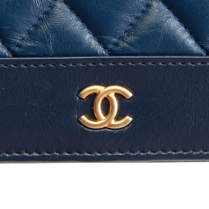 CHANEL Quilted Gabrielle Wallet On Chain - Navy