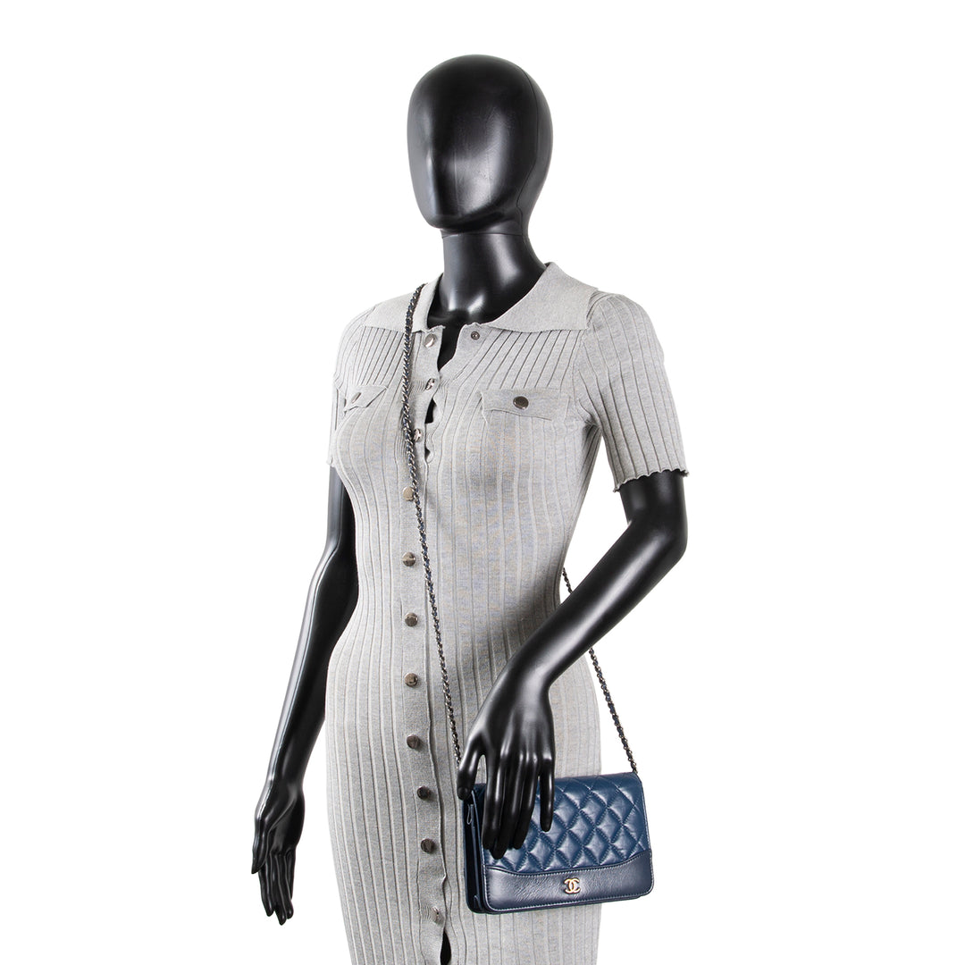 CHANEL Quilted Gabrielle Wallet On Chain - Navy