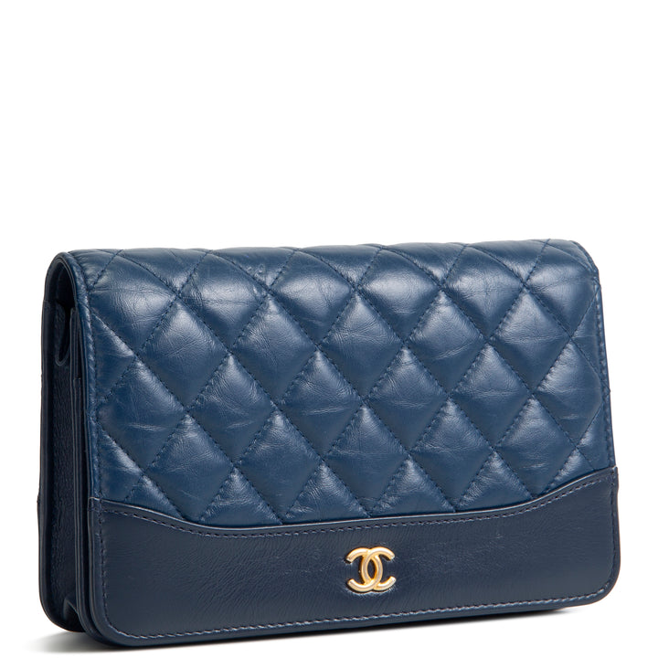 CHANEL Quilted Gabrielle Wallet On Chain - Navy