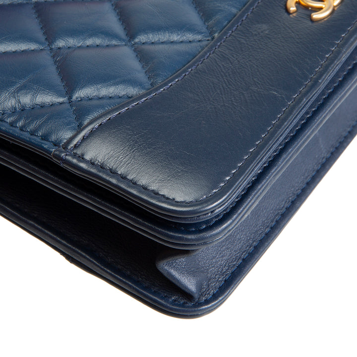 CHANEL Quilted Gabrielle Wallet On Chain - Navy