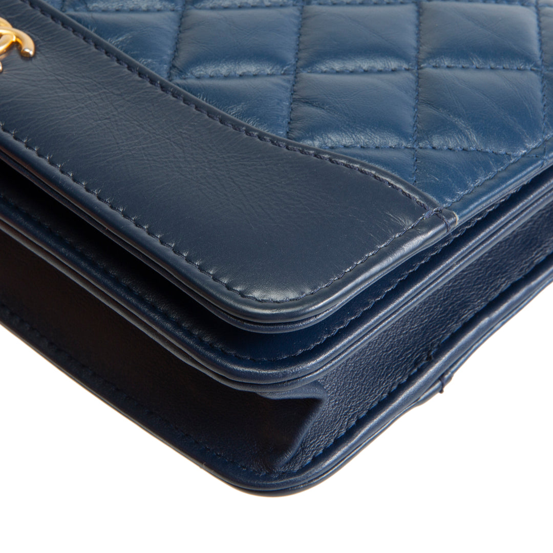CHANEL Quilted Gabrielle Wallet On Chain - Navy