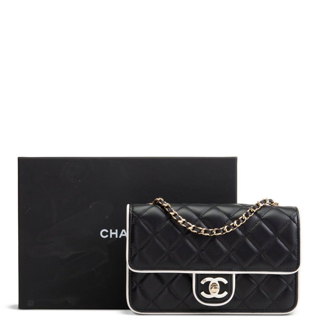 CHANEL Quilted Wallet On Chain - Black