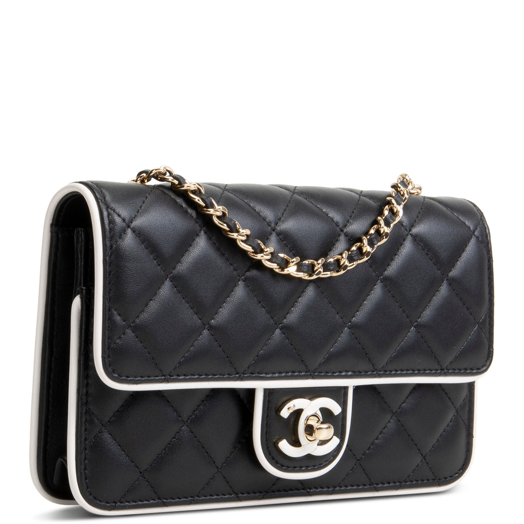 CHANEL Quilted Wallet On Chain - Black
