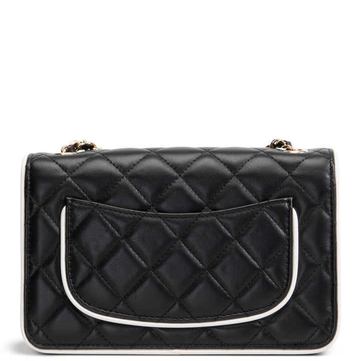 CHANEL Quilted Wallet On Chain - Black