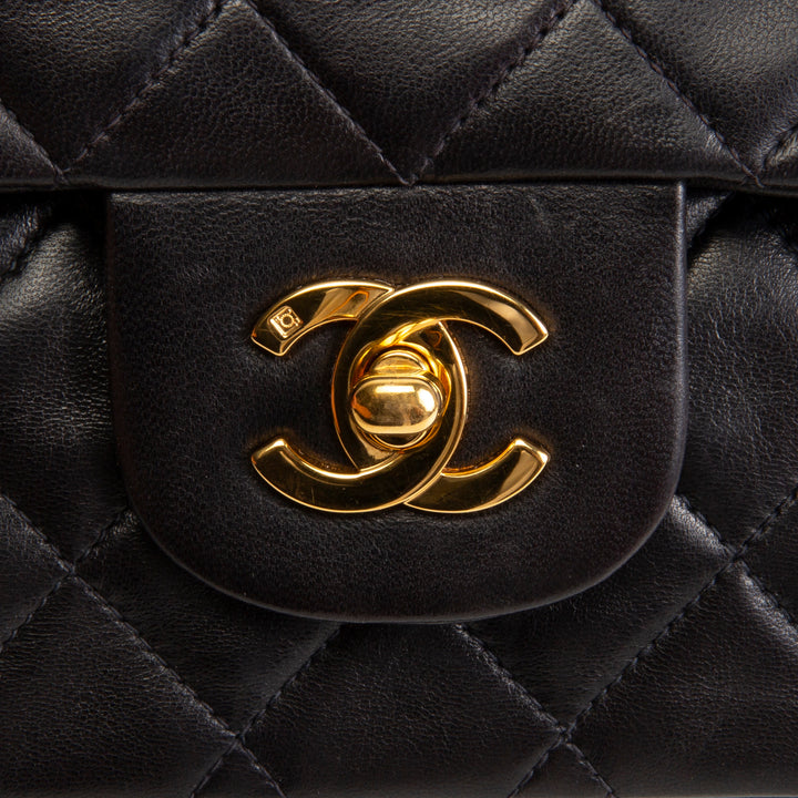 CHANEL Vintage Lambskin Medium Double Flap - Black