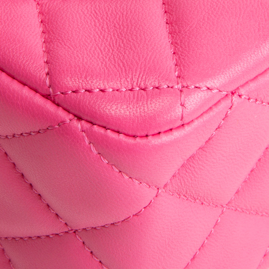 CHANEL Coco de Toi Heart Chain Flap Bag - Pink