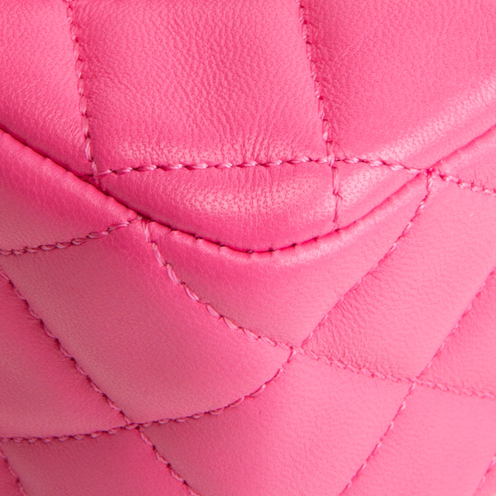 CHANEL Coco de Toi Heart Chain Flap Bag - Pink