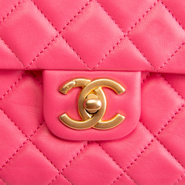 CHANEL Coco de Toi Heart Chain Flap Bag - Pink