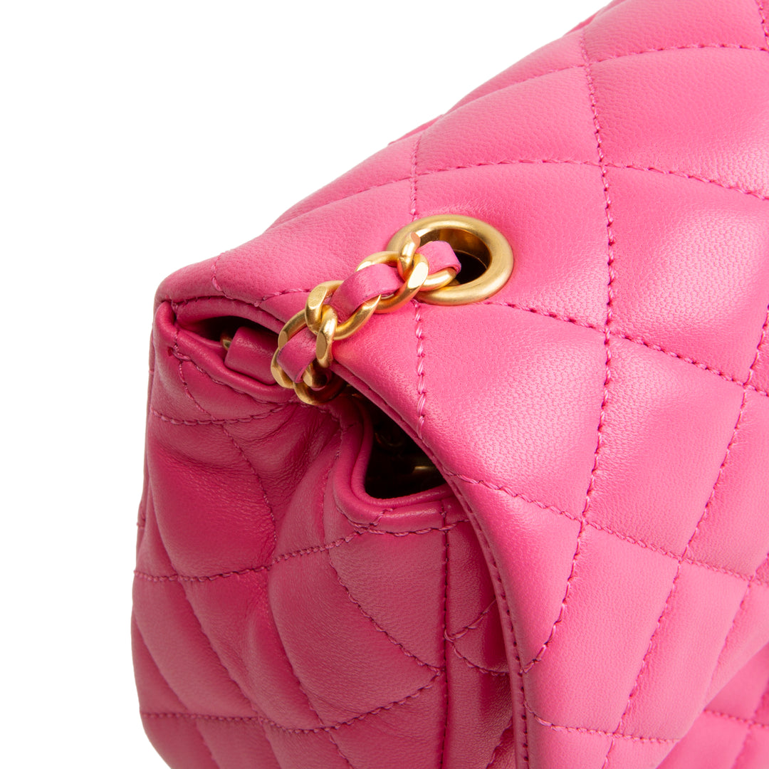 CHANEL Coco de Toi Heart Chain Flap Bag - Pink