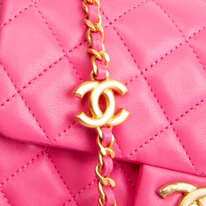 CHANEL Coco de Toi Heart Chain Flap Bag - Pink