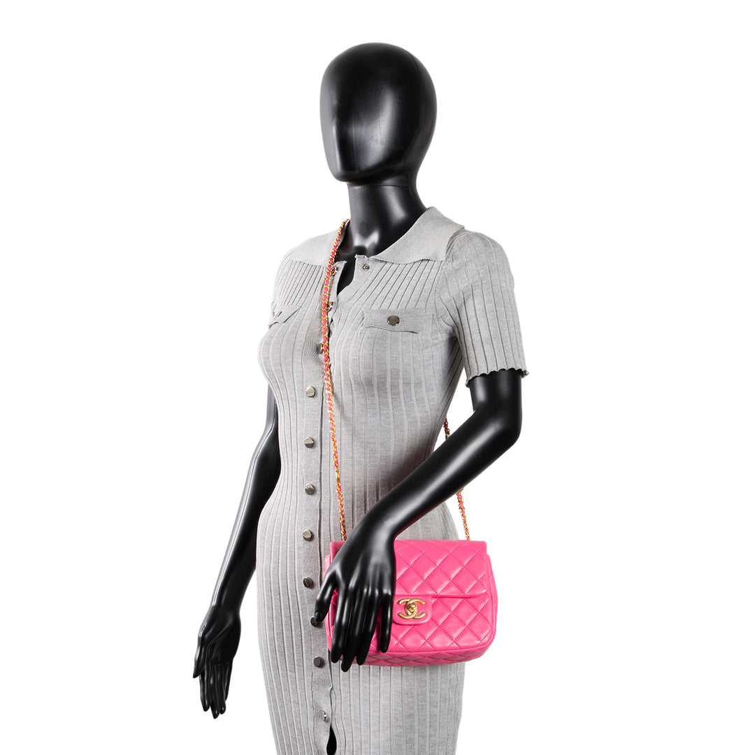 CHANEL Coco de Toi Heart Chain Flap Bag - Pink