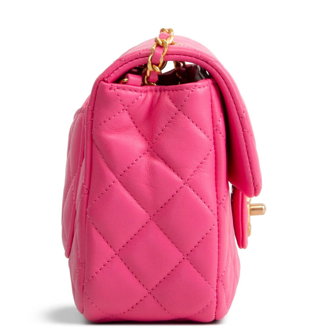 CHANEL Coco de Toi Heart Chain Flap Bag - Pink