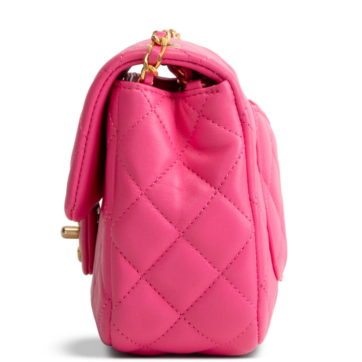 CHANEL Coco de Toi Heart Chain Flap Bag - Pink