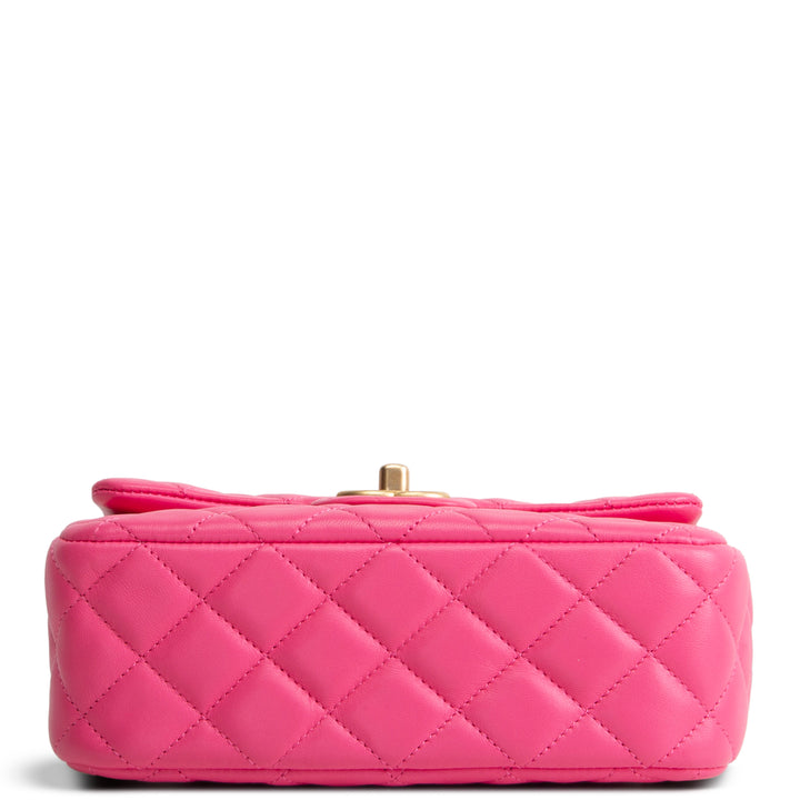 CHANEL Coco de Toi Heart Chain Flap Bag - Pink