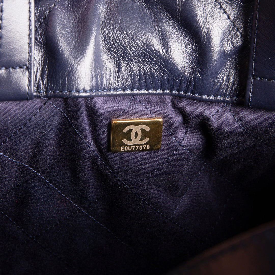 CHANEL Medium 22 Backpack - Navy