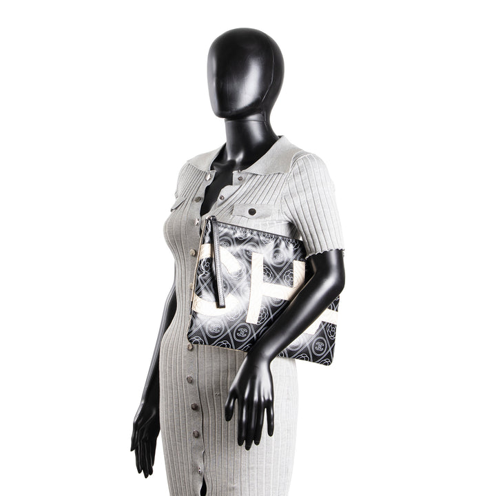 CHANEL Camellia Maxi Pouch - Black/Ivory