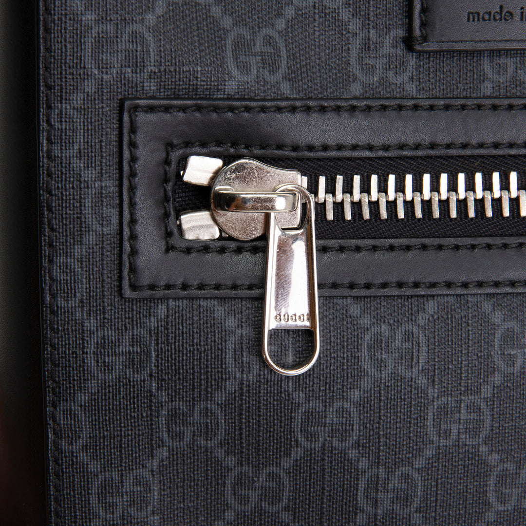 GUCCI GG Supreme Messenger - Black