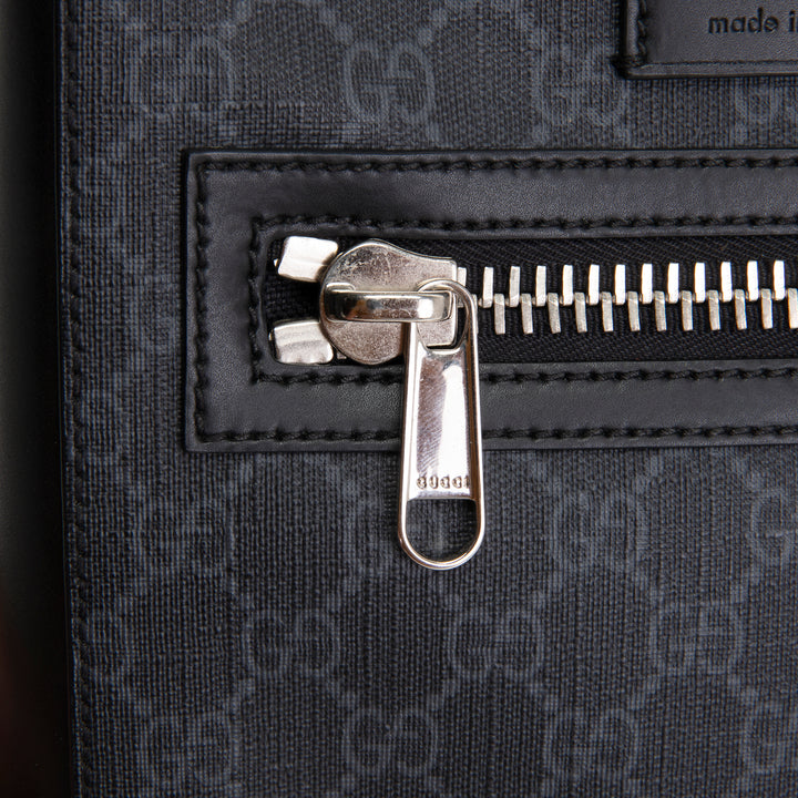 GUCCI GG Supreme Messenger - Black