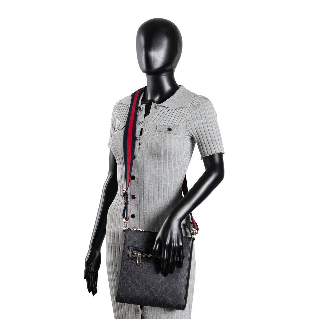 GUCCI GG Supreme Messenger - Black