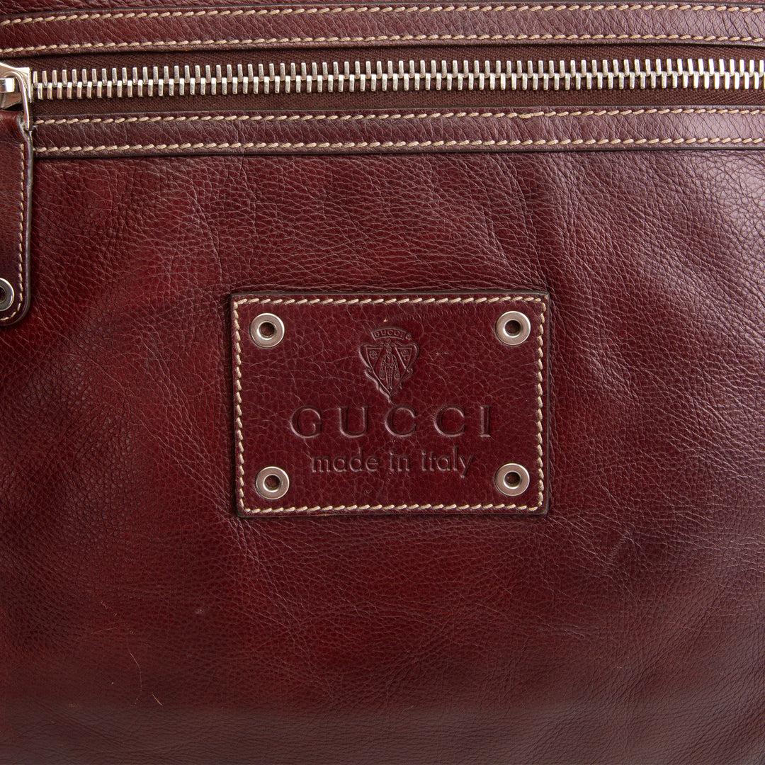 GUCCI Leather Crest Messenger - Burgundy