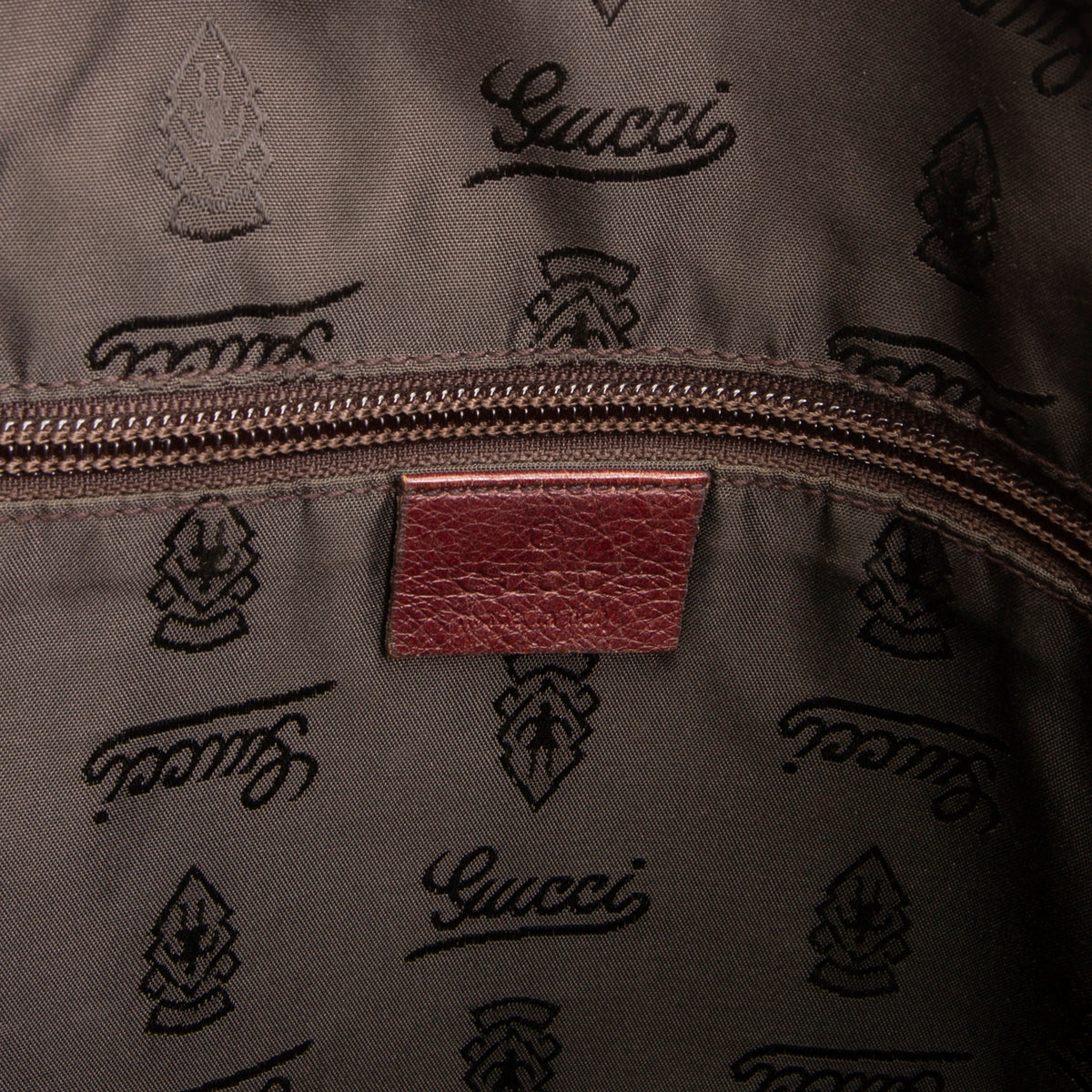 GUCCI Leather Crest Messenger - Burgundy
