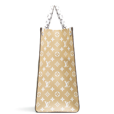 LOUIS VUITTON Monogram Giant Onthego GM - White