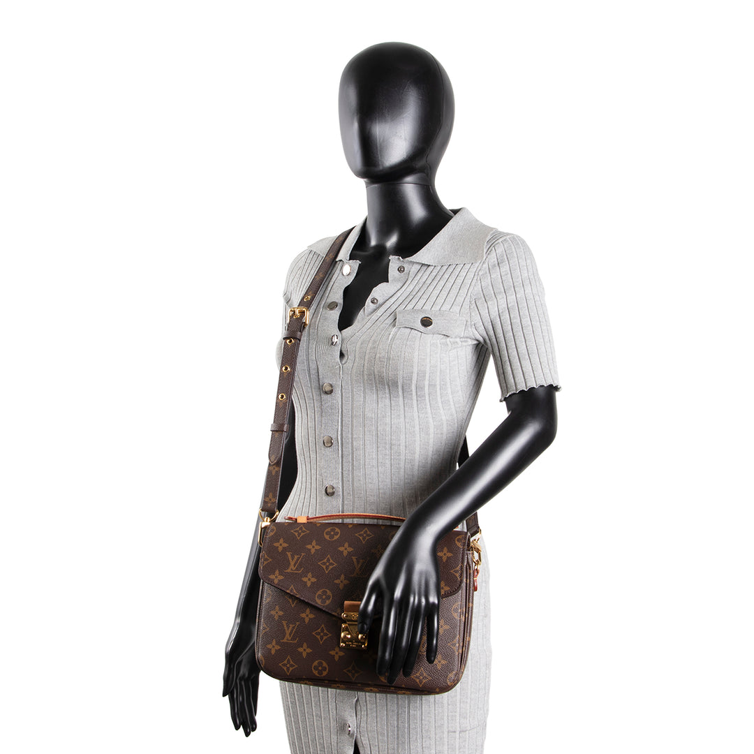 LOUIS VUITTON Monogram Pochette Metis