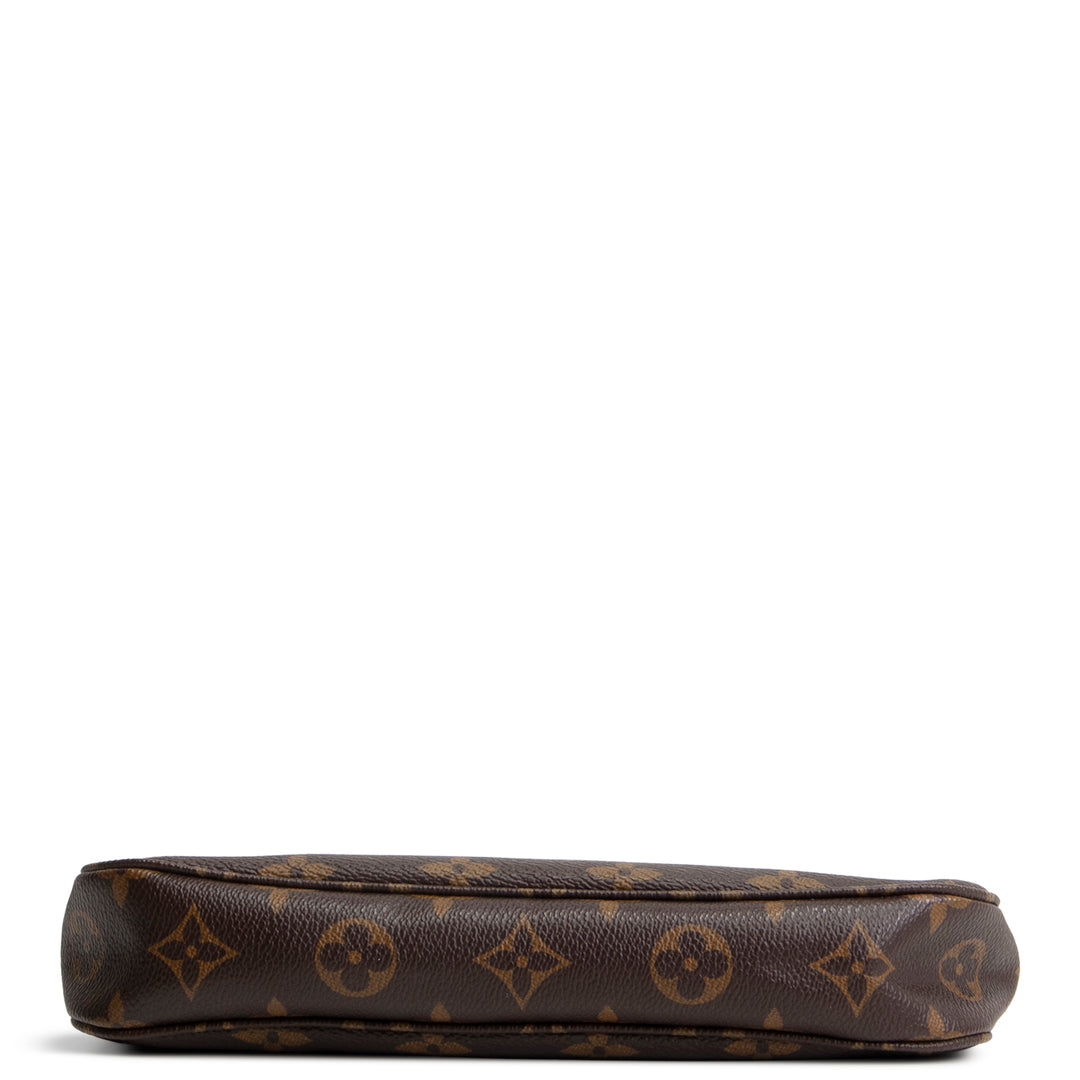 LOUIS VUITTON Monogram Pochette Accessoires