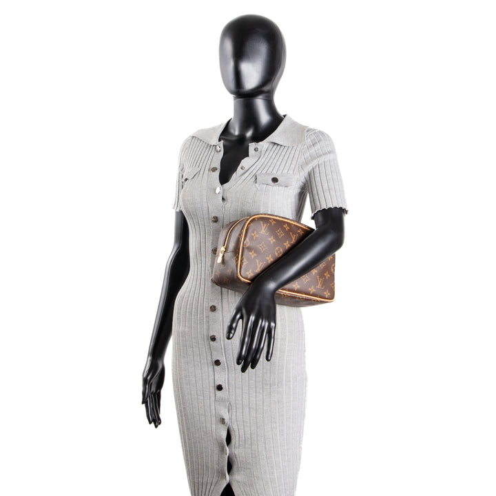 LOUIS VUITTON Toiletry Bag Monogram 25