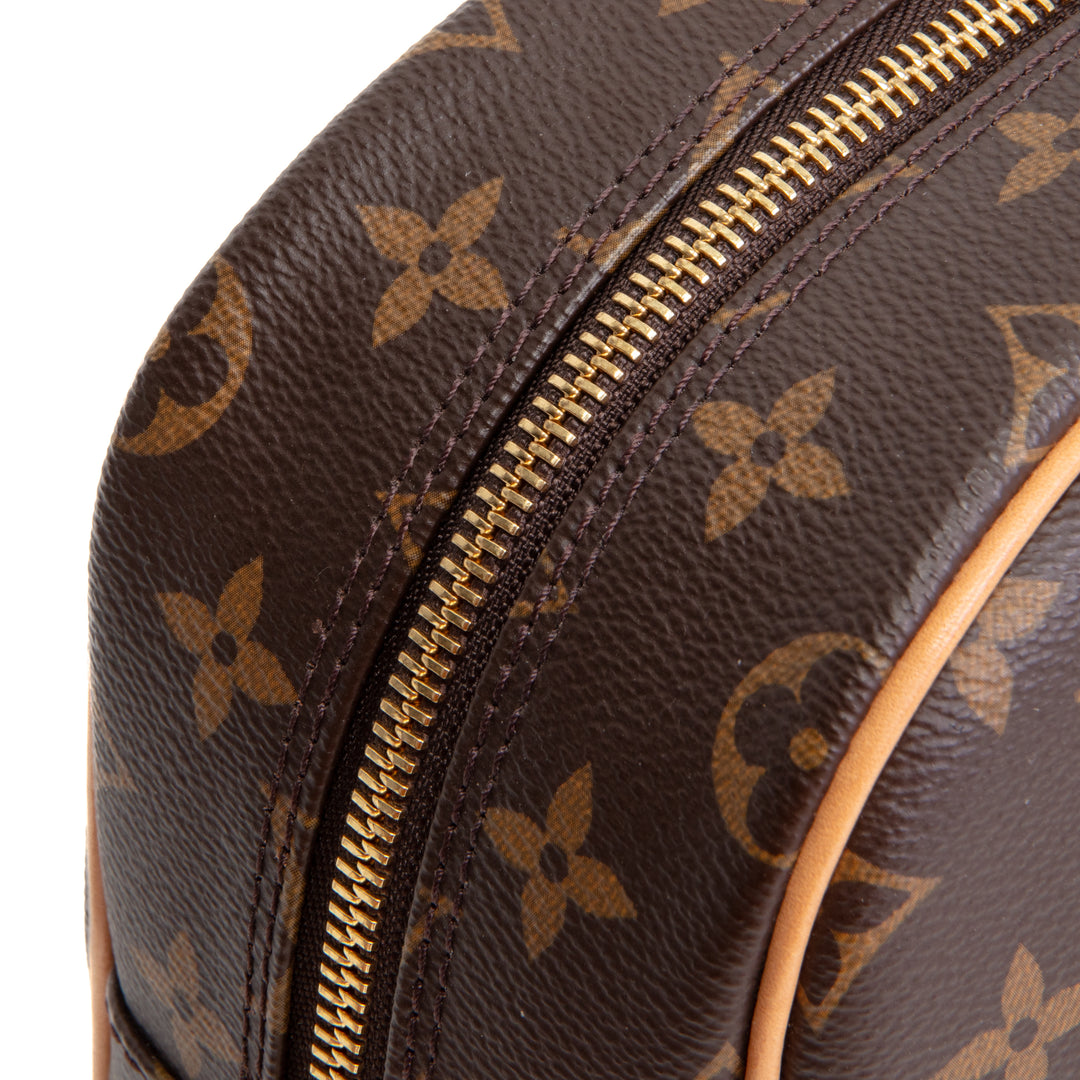 LOUIS VUITTON Toiletry Bag Monogram 25