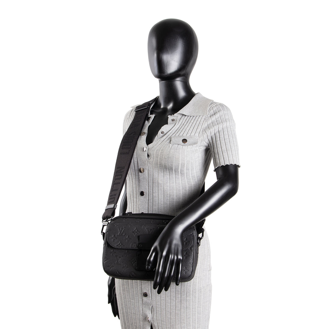 LOUIS VUITTON Taurillon S Lock Messenger - Black