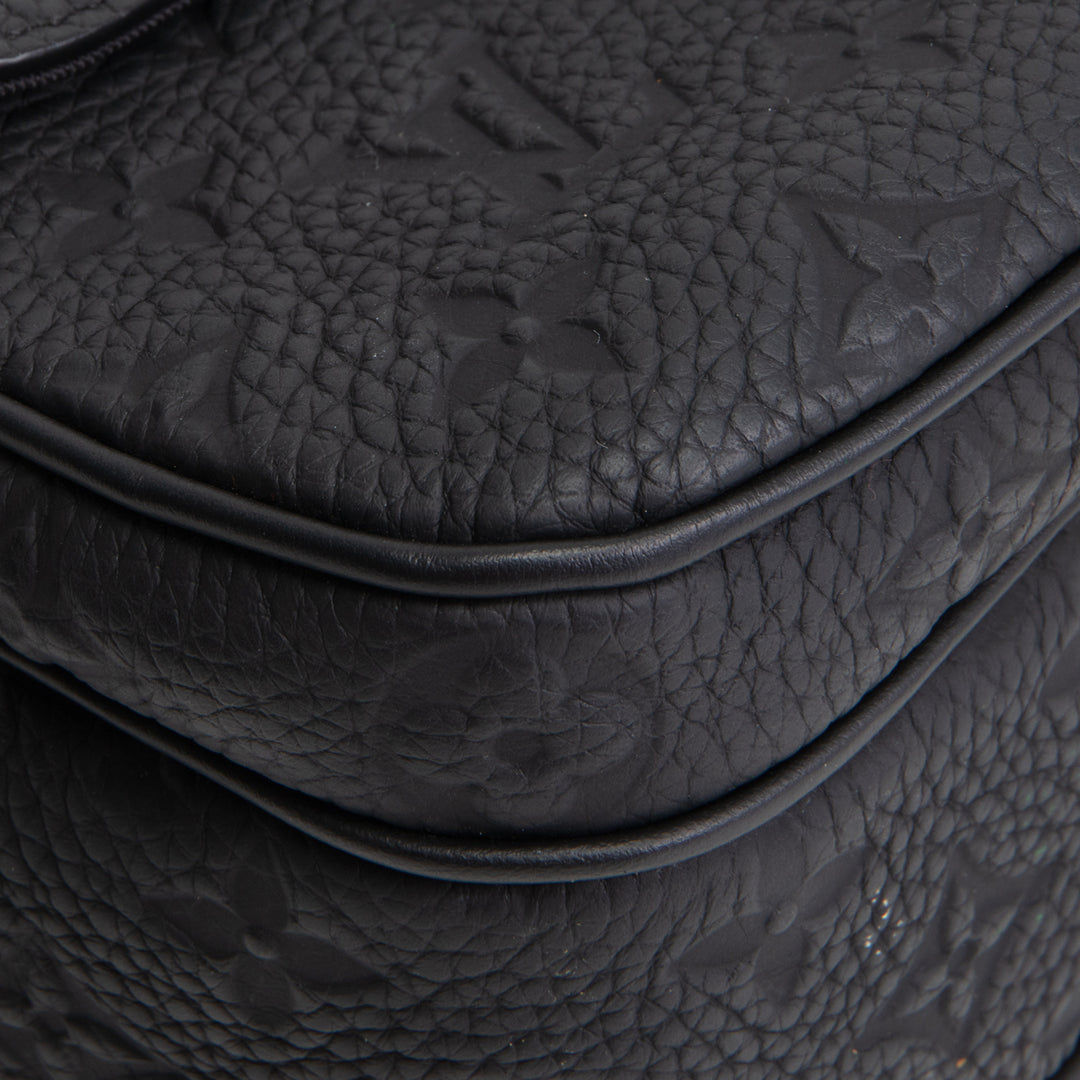 LOUIS VUITTON Taurillon S Lock Messenger - Black