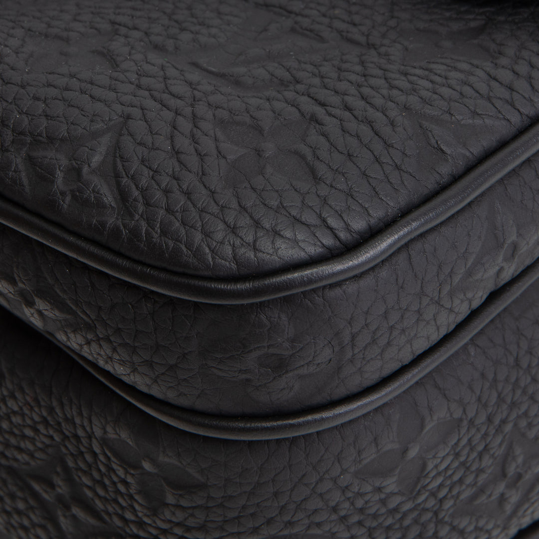 LOUIS VUITTON Taurillon S Lock Messenger - Black