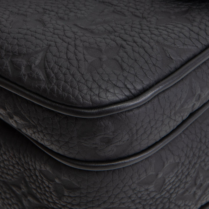 LOUIS VUITTON Taurillon S Lock Messenger - Black