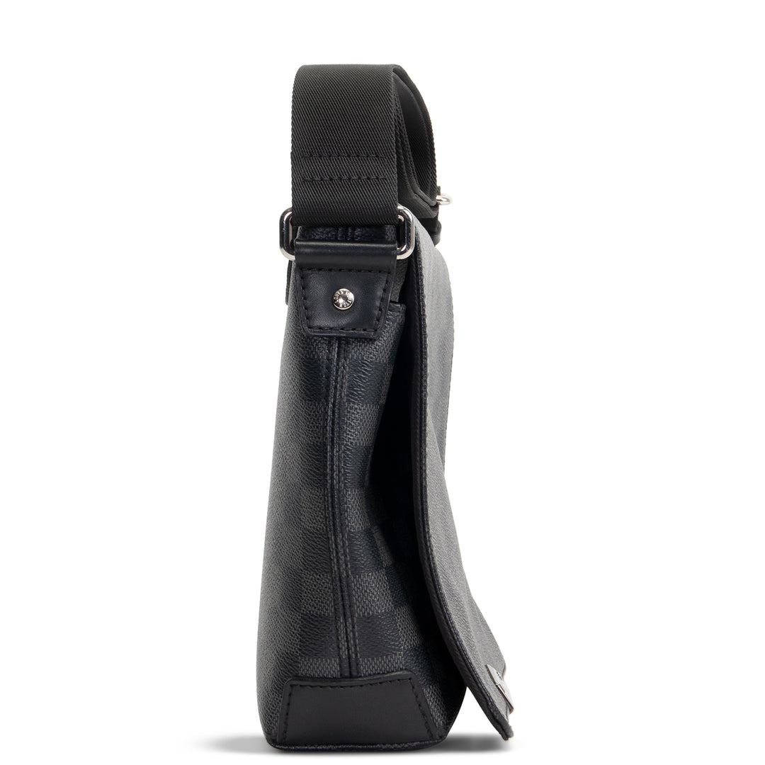 LOUIS VUITTON Damier Graphite District Messenger PM