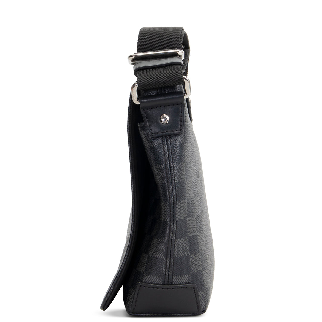 LOUIS VUITTON Damier Graphite District Messenger PM