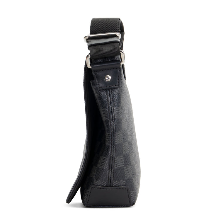 LOUIS VUITTON Damier Graphite District Messenger PM