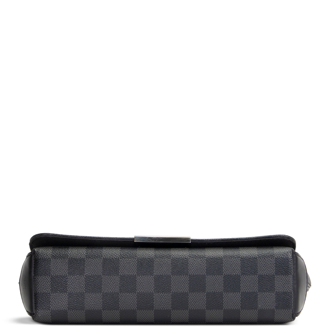 LOUIS VUITTON Damier Graphite District Messenger PM