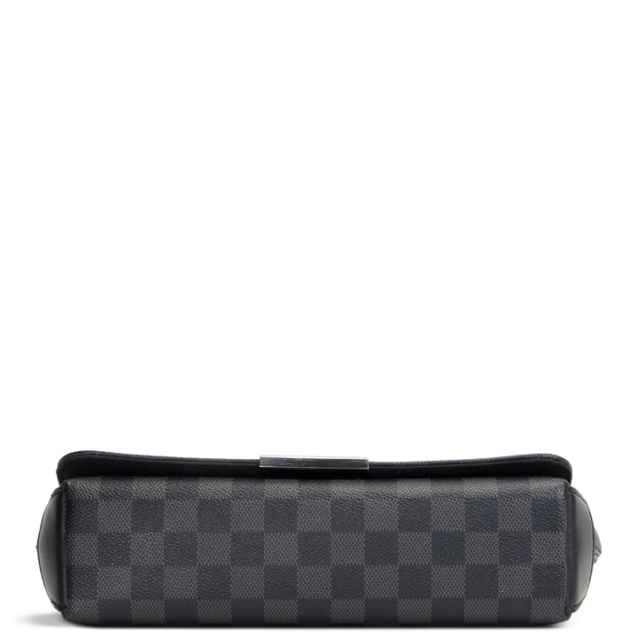 LOUIS VUITTON Damier Graphite District Messenger PM