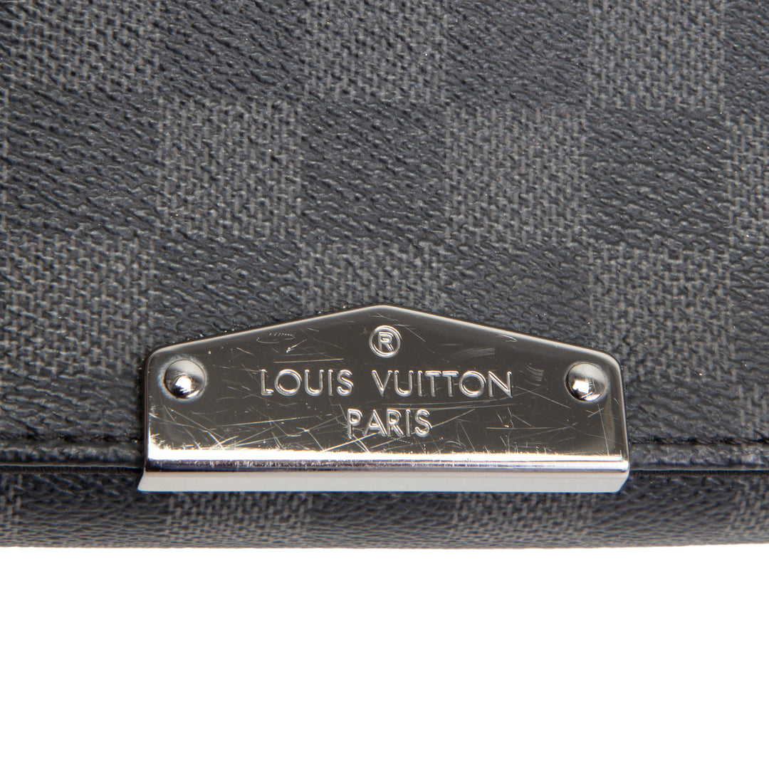 LOUIS VUITTON Damier Graphite District Messenger PM