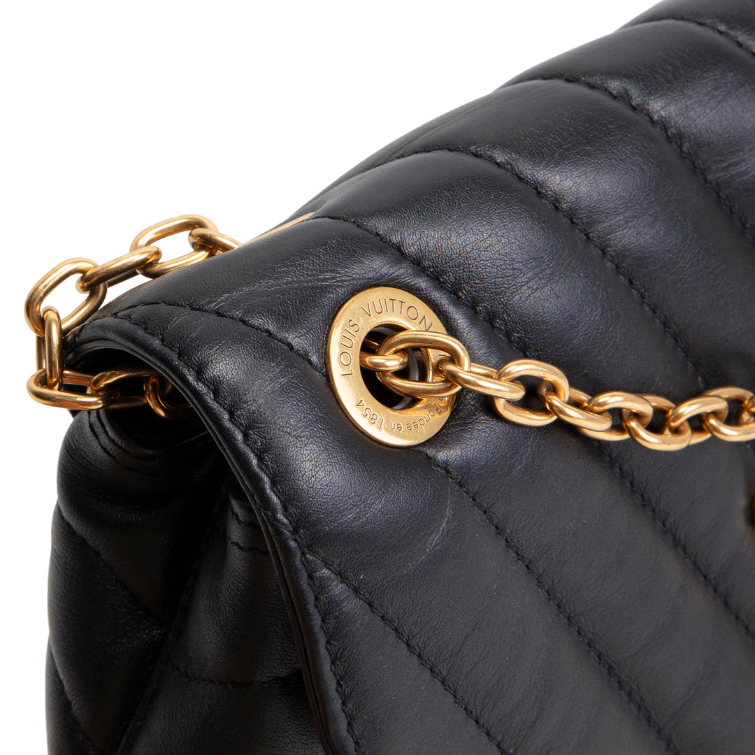 LOUIS VUITTON New Wave Chain Bag -Black